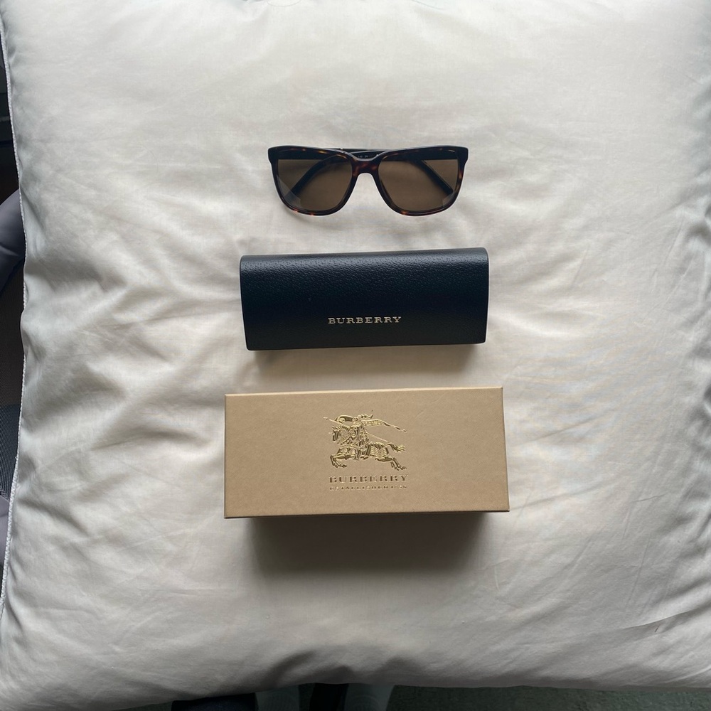 NWT Burberry Sunglasses with Case